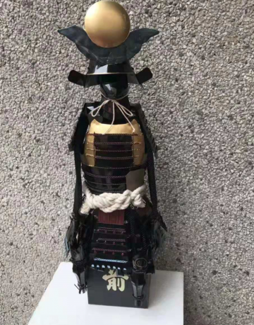 Samurai golden black round