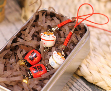 Wealthy cat phone chain pair