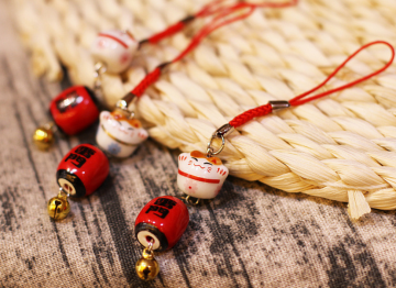 Wealthy cat phone chain